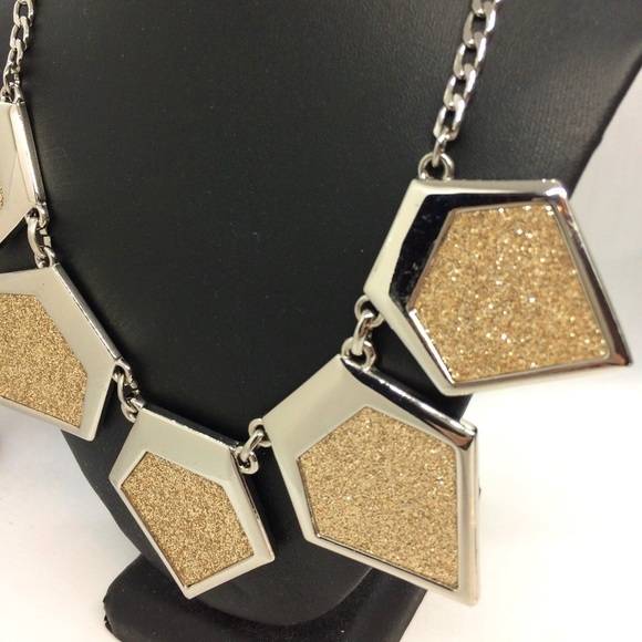 3/$30 EXPRESS GEOMETRIC STATEMENT NECKLACE BIB GOLD SPARKLES SILVER TONE - Picture 6 of 12